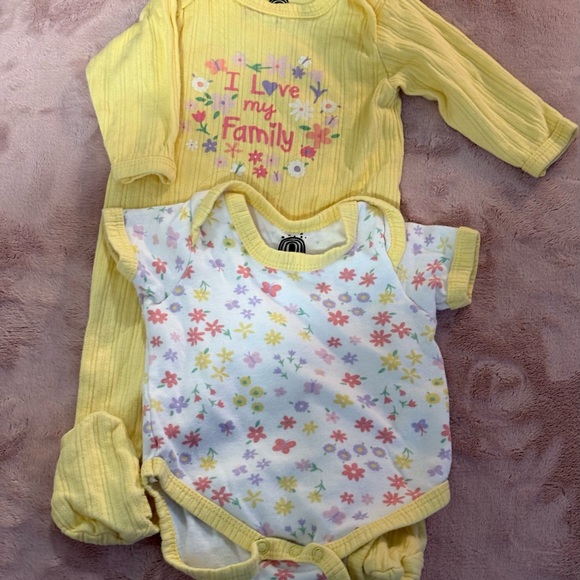 millie & myles Other - Millie&Myles 0-3 Months 2 Piece Footed Ribbed Yellow Body Suit I Love‎ My Family